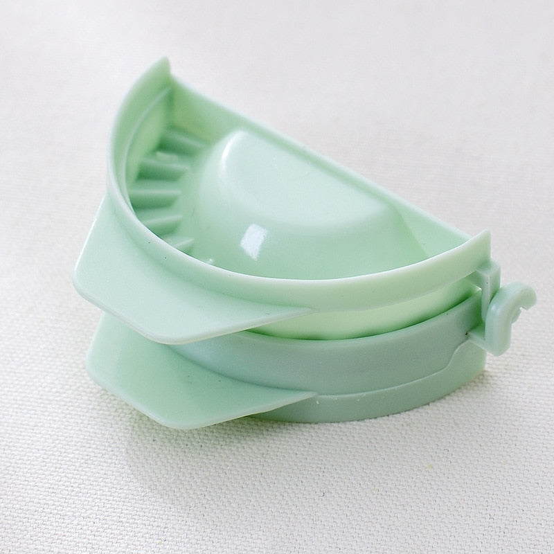 1pc Plastic Dumpling Mold Dough Press Jiaozi Maker Cooking Easily Ravioli Maker Kichen Gadgets Baking&Pastry Tools Random Color