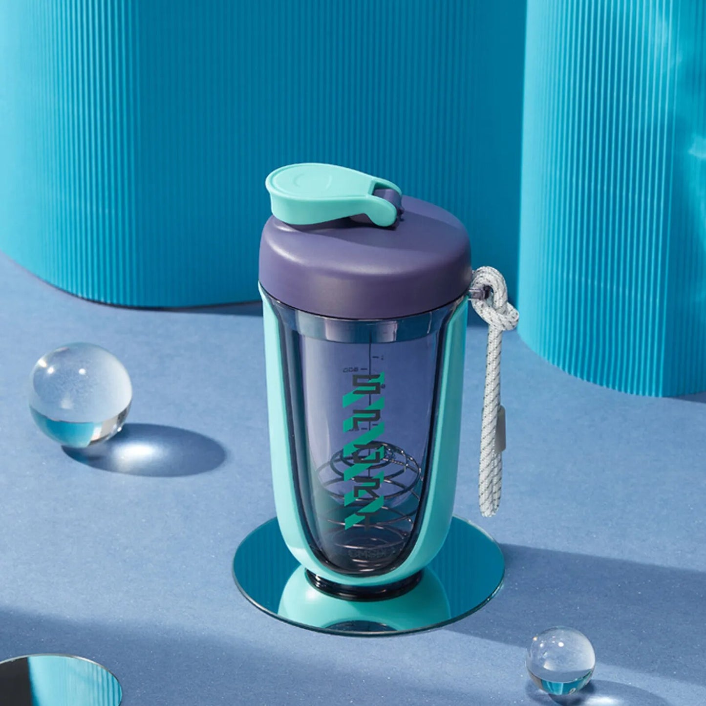 590ml Large Capacity Bottle Protein Powder Shake Cup Water Bottle Mixing Cup Body-Building Exercise Bottle Drinkware