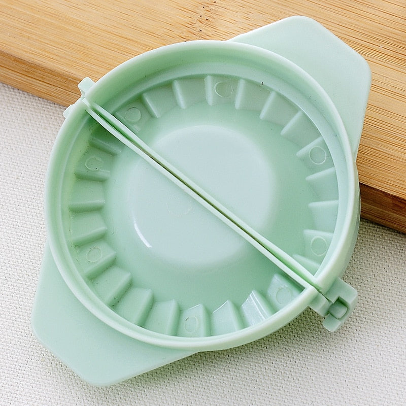 1pc Plastic Dumpling Mold Dough Press Jiaozi Maker Cooking Easily Ravioli Maker Kichen Gadgets Baking&Pastry Tools Random Color