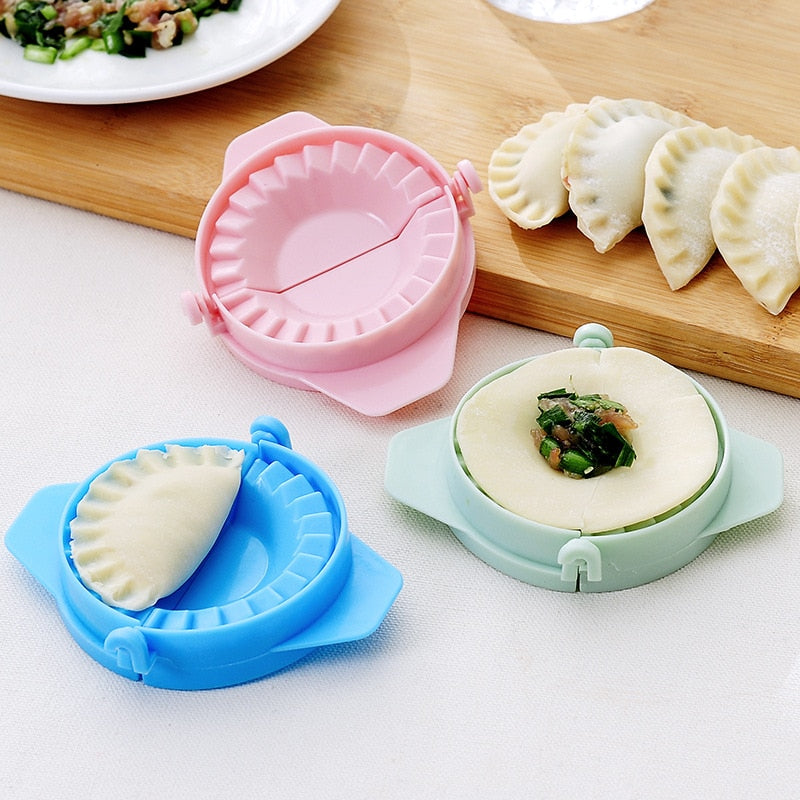 1pc Plastic Dumpling Mold Dough Press Jiaozi Maker Cooking Easily Ravioli Maker Kichen Gadgets Baking&Pastry Tools Random Color