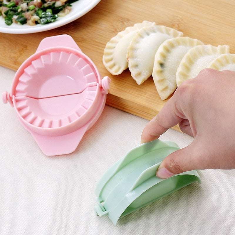 1pc Plastic Dumpling Mold Dough Press Jiaozi Maker Cooking Easily Ravioli Maker Kichen Gadgets Baking&Pastry Tools Random Color