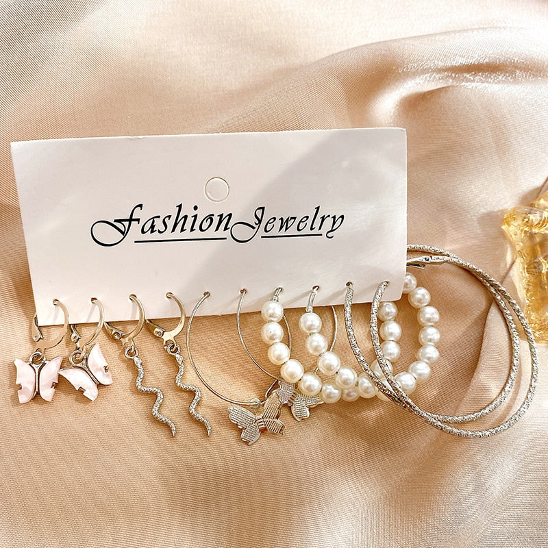 17KM Pearl Twist Hoop Earrings Set Butterfly Acrylic Dangle Earrings for Women Metal Hollow Gold Plated Earring Cartoon Jewelry