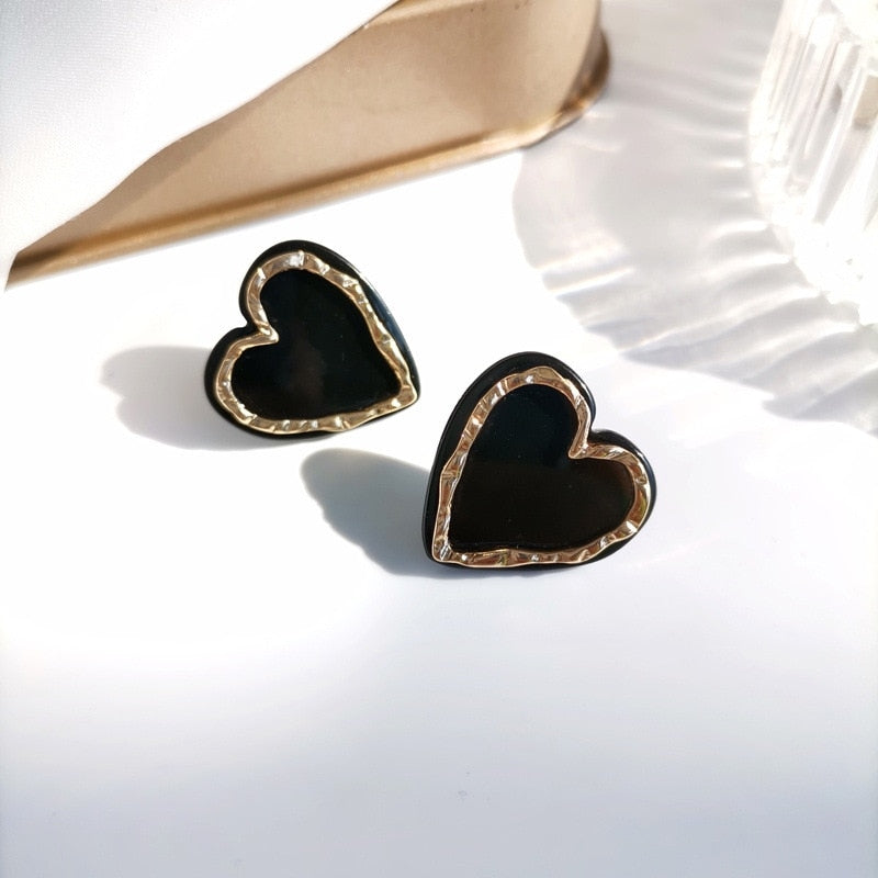 Trendy Vintage Heart Earring Women Classic Black White Stud Earrings Female Fashion Earrings Female Jewelry 2022 Gift