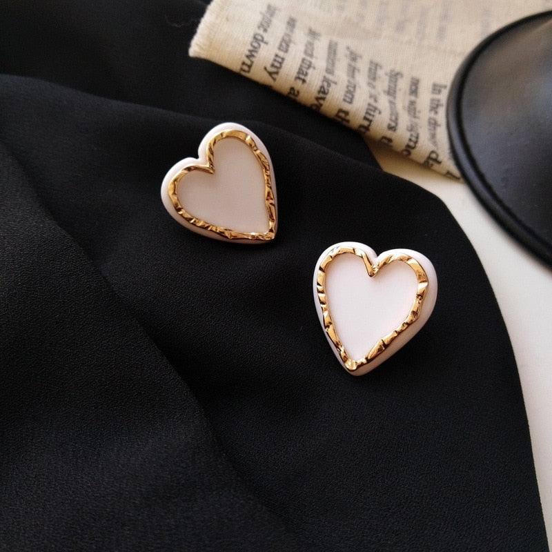 Trendy Vintage Heart Earring Women Classic Black White Stud Earrings Female Fashion Earrings Female Jewelry 2022 Gift