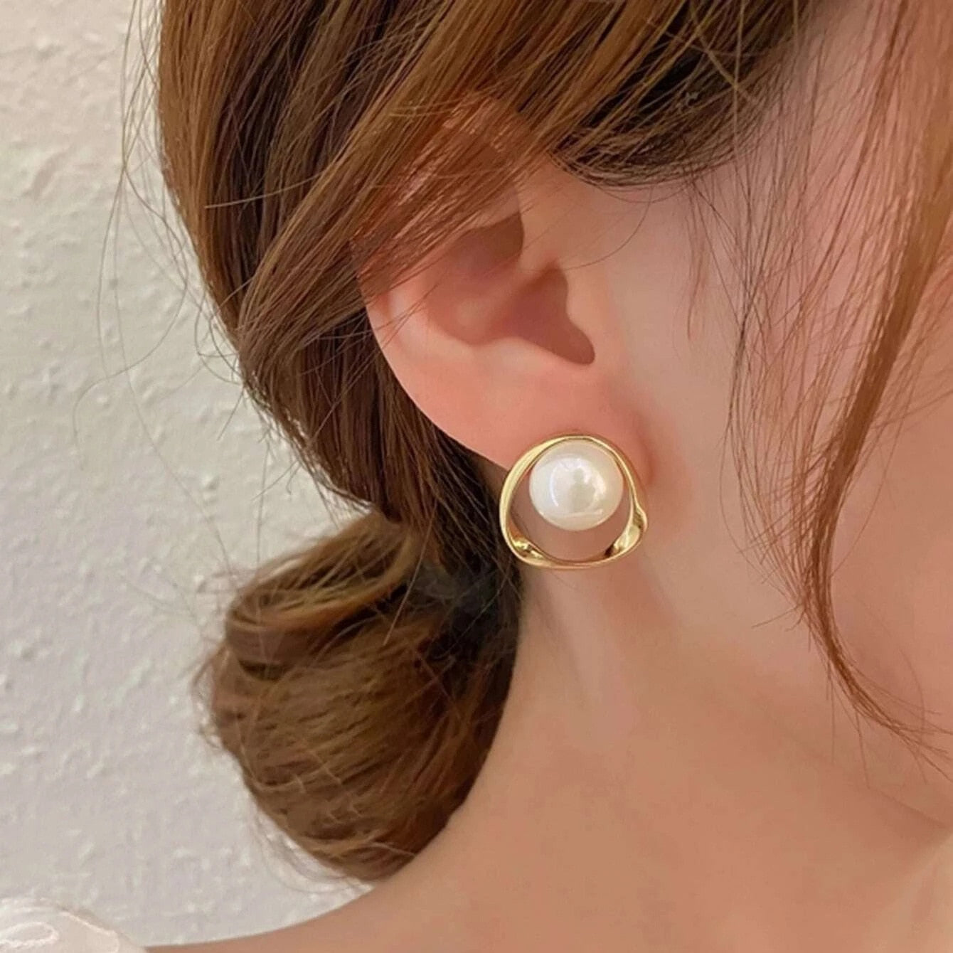 LATS 2022 New Design Irregular U-shaped Gold Color Earrings for Woman Korean Crystal Fashion Jewelry Unusual Accessories Girls