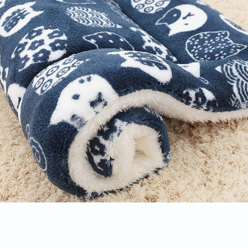 Flannel Thickened Dog Bed Mat Soft Pet Sleeping Mat for Small Medium Large Dogs Cats Winter Warm Pet Blanket Pet Supplies