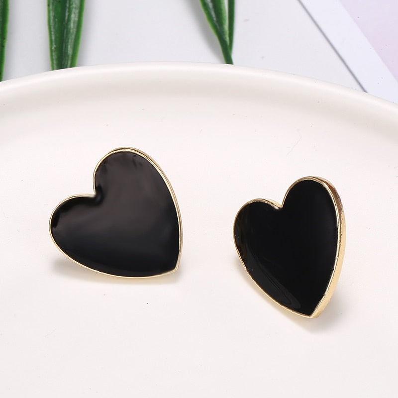 Trendy Vintage Heart Earring Women Classic Black White Stud Earrings Female Fashion Earrings Female Jewelry 2022 Gift