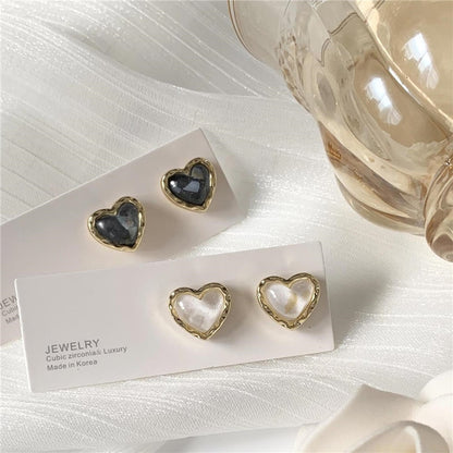 Trendy Vintage Heart Earring Women Classic Black White Stud Earrings Female Fashion Earrings Female Jewelry 2022 Gift